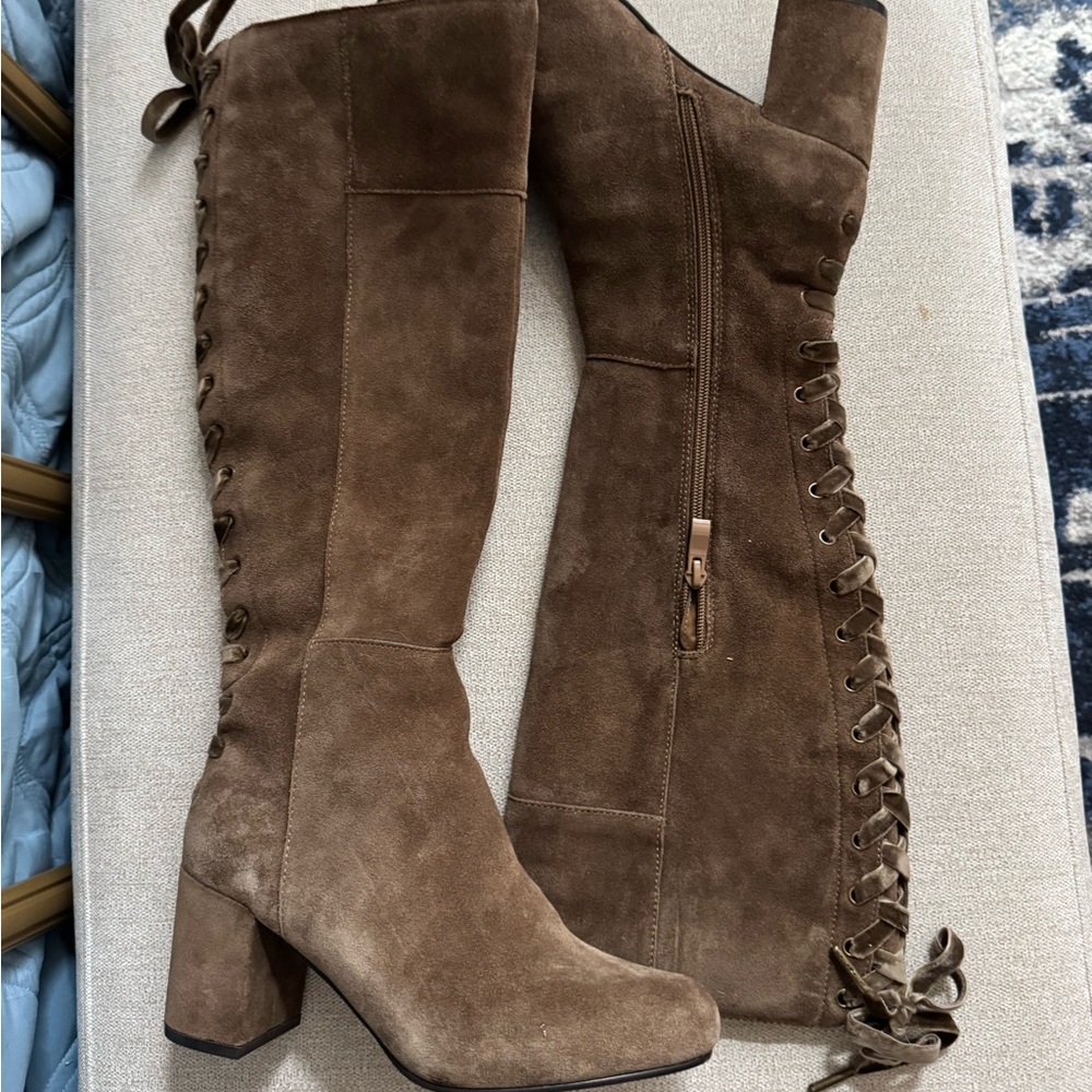 Very volatile boots
